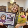 Cléo Faria, a Brisa da série infantil DPA, visita a Santa Casa de Santos